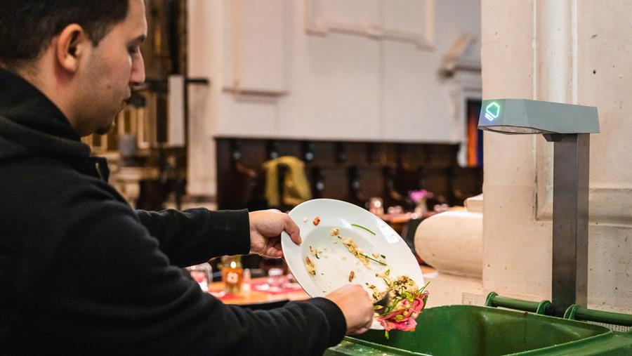 Slimme weegschalen tegen voedselverspilling in Gent